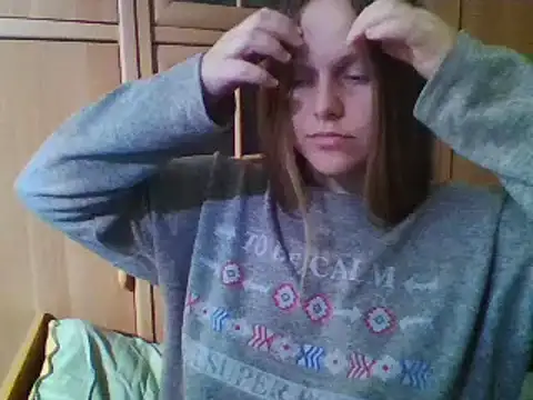 Evasapples online show from December 15, 2024, 6:37 pm