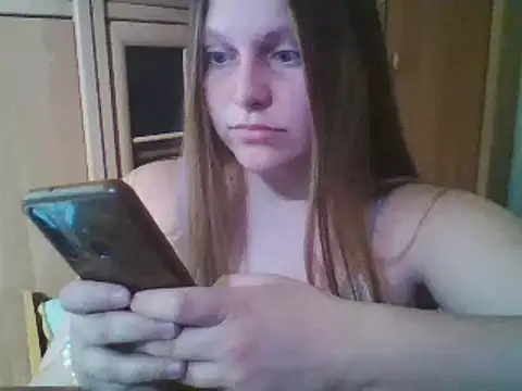 Evasapples online show from February 7, 2025, 9:15 pm