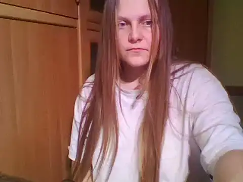 Evasapples online show from February 8, 2025, 3:42 pm