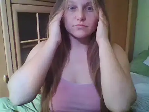 Evasapples online show from February 9, 2025, 5:01 pm