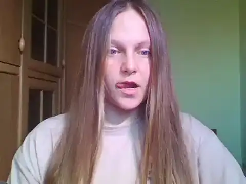 Evasapples online show from February 11, 2025, 7:54 am