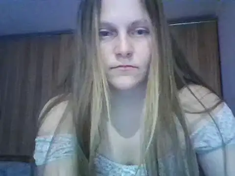 Evasapples online show from March 4, 2025, 3:59 pm