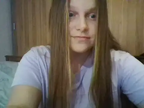 Evasapples online show from March 15, 2025, 9:27 pm