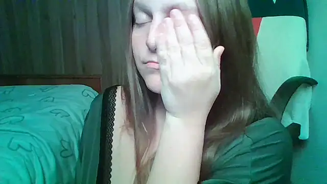 Evasapples online show from November 13, 2025, 9:58 pm