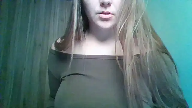 Snapshot of Evasapples chatting on June 14, 2026, 2:19 pm Evasapples online show from June 14, 2026, 2:19 pm