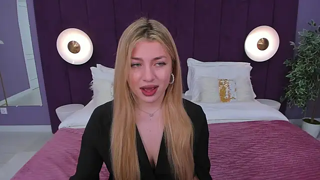 HelenaMorgan online show from February 8, 2025, 9:13 am