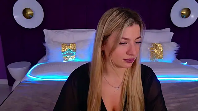 HelenaMorgan online show from March 20, 2025, 9:15 am