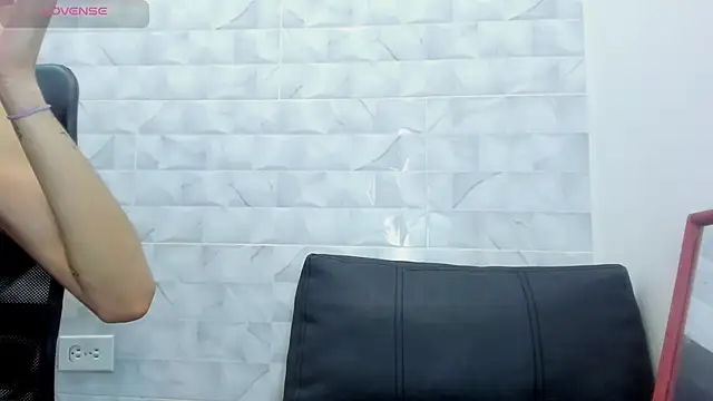 Realbadbxtch online show from February 18, 2025, 8:03 pm