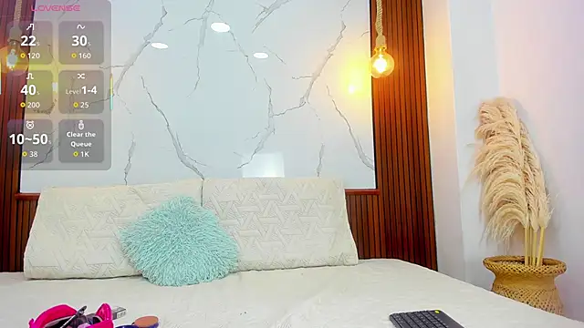 Realbadbxtch online show from November 6, 2025, 5:14 pm