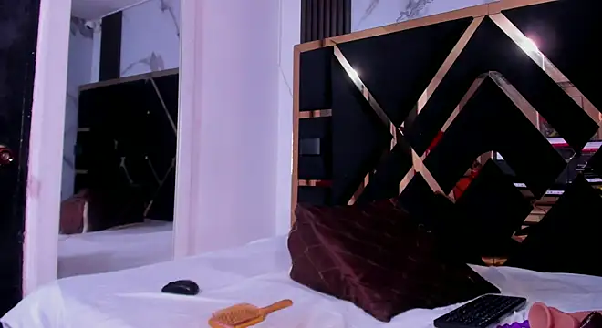 tifany bigdick online show from October 12, 2025, 5:45 pm