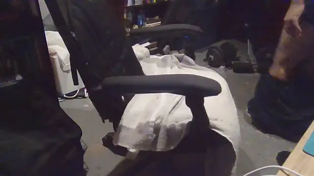 Snapshot of Chef-Munchies69 chatting on October 30, 2025, 4:03 am Chef-Munchies69 online show from October 30, 2025, 4:03 am