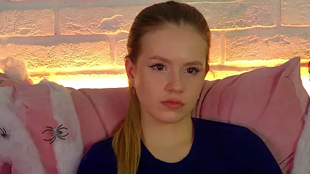 MilanaBalmain online show from November 1, 2025, 8:38 am