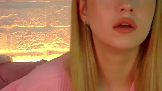 MilanaBalmain online show from November 4, 2025, 4:11 am