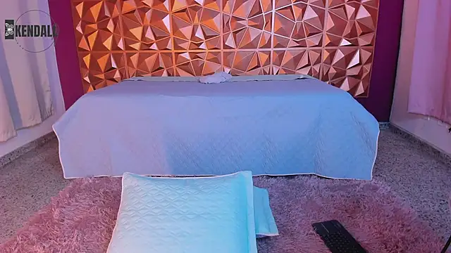 keendaall online show from January 5, 2025, 4:04 am