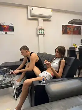 dreamgirls100 online show from December 31, 2024, 12:46 pm