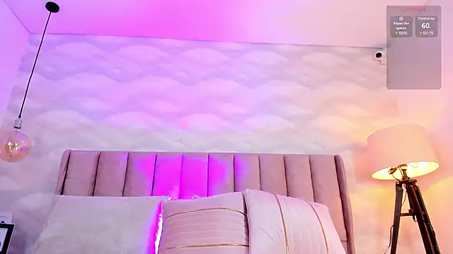 im nika  online show from March 4, 2025, 3:37 pm