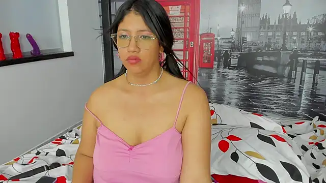 Snapshot of estrella_bigboobs14 chatting on March 3, 2025, 6:22 pm estrella bigboobs14 online show from March 3, 2025, 6:22 pm