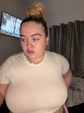 Dolly19x online show from December 6, 2024, 4:06 pm