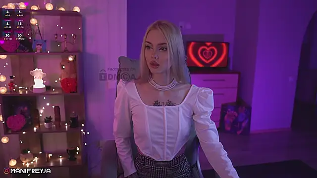 ManiFreyja online show from February 12, 2025, 8:40 pm