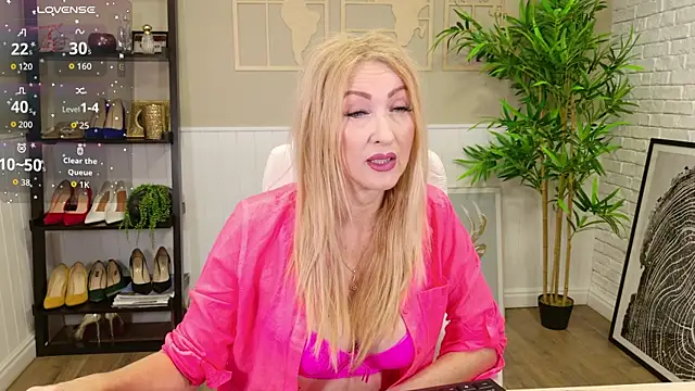 LadyLeea online show from December 5, 2025, 5:27 am