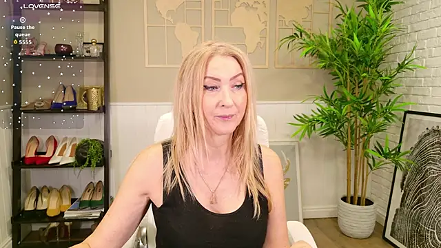 LadyLeea online show from December 18, 2025, 5:35 am