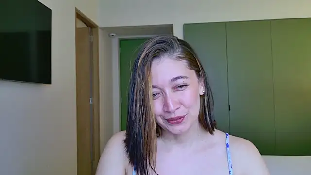 Snapshot of adarussell chatting on May 7, 2026, 9:09 pm adarussell online show from May 7, 2026, 9:09 pm