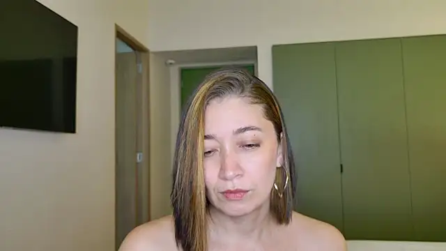 Snapshot of adarussell chatting on May 9, 2026, 1:27 pm adarussell online show from May 9, 2026, 1:27 pm