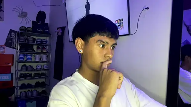 Snapshot of _Billowy_ chatting on November 8, 2025, 10:41 pm Billowy online show from November 8, 2025, 10:41 pm