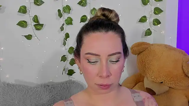 JanneKim online show from November 14, 2025, 4:28 pm