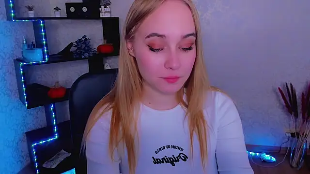 LianaBright online show from December 14, 2024, 5:36 pm