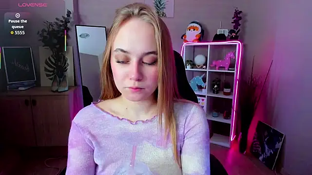 LianaBright online show from February 12, 2026, 2:06 am