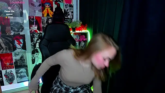 LianaBright online show from February 13, 2026, 2:29 am