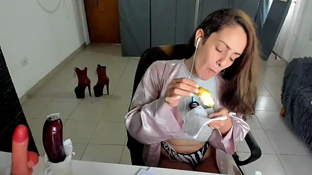 jessiburningheels online show from February 5, 2025, 12:38 pm