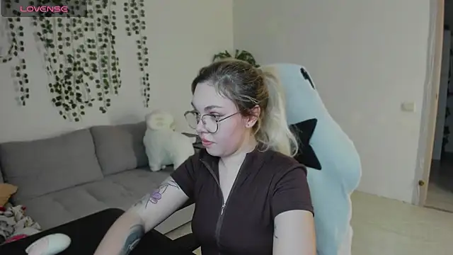 whoa-hoa-hoa-hoa-hoa online show from January 13, 2026, 4:23 pm