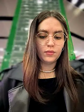 meow girl online show from December 5, 2025, 9:18 am