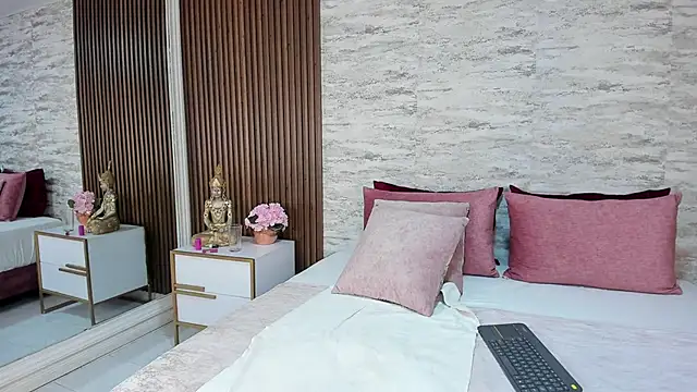 MadisonHunter2024 online show from February 3, 2025, 10:43 pm