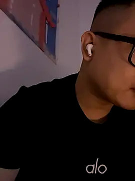 lixiaoshuai8 online show from November 13, 2025, 4:33 am