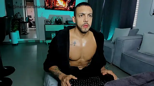 Snapshot of Maximo_Marcelo chatting on December 15, 2024, 3:09 pm Maximo Marcelo online show from December 15, 2024, 3:09 pm