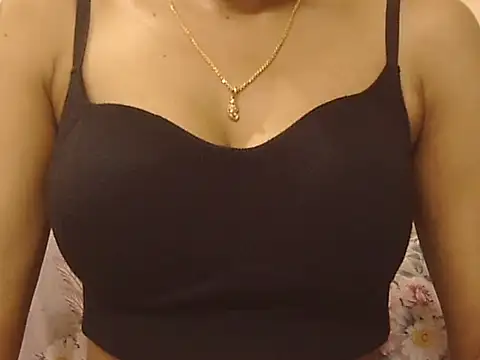  FluffyHxney  online show from October 18, 2025, 6:30 pm