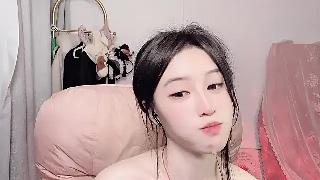 JennieKim RoseannePark online show from February 4, 2025, 5:34 pm