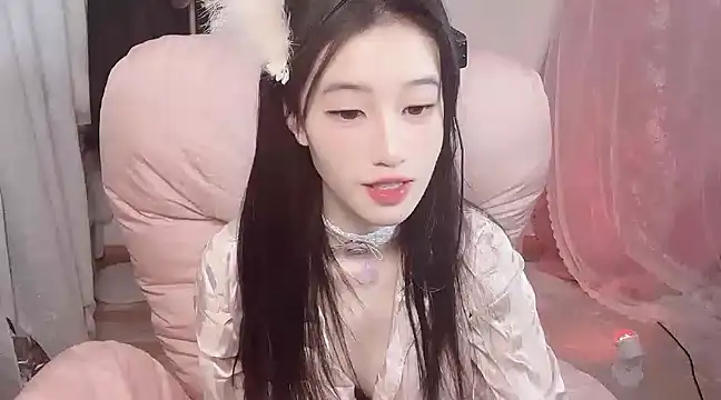 JennieKim RoseannePark online show from February 5, 2025, 2:16 pm