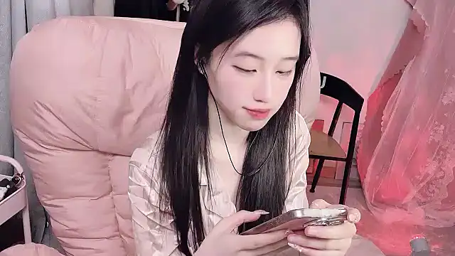 JennieKim RoseannePark online show from February 6, 2025, 7:07 pm