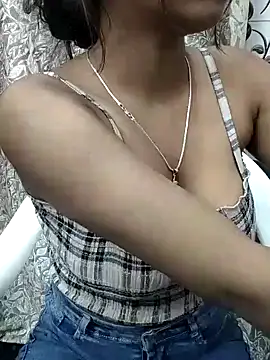 Snapshot of Ishaani_0 chatting on February 10, 2025, 9:15 pm Ishaani 0 online show from February 10, 2025, 9:15 pm