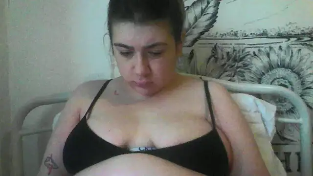 Snapshot of CamilaCherryX chatting on October 6, 2025, 3:31 pm CamilaCherryX online show from October 6, 2025, 3:31 pm