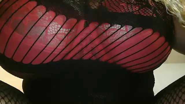 SCARLET-SANTANA online show from October 7, 2025, 9:17 am