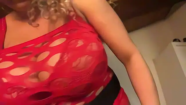 SCARLET-SANTANA online show from February 18, 2026, 10:06 pm