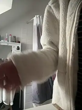 Petite moi online show from March 8, 2026, 11:14 am