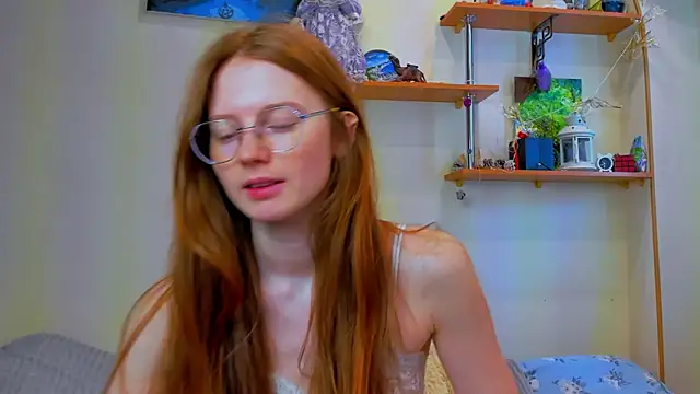 Snapshot of Fire_Luna chatting on February 18, 2026, 5:03 am Fire Luna online show from February 18, 2026, 5:03 am