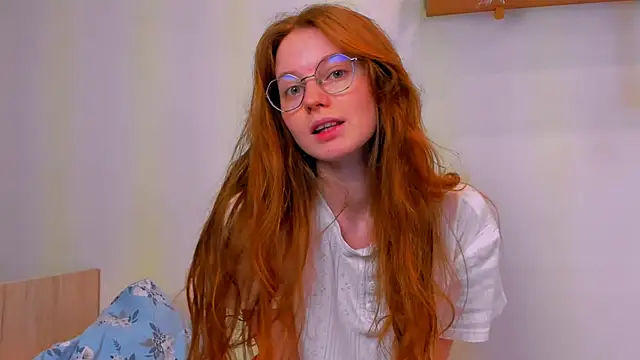 Snapshot of Fire_Luna chatting on February 25, 2026, 5:39 am Fire Luna online show from February 25, 2026, 5:39 am