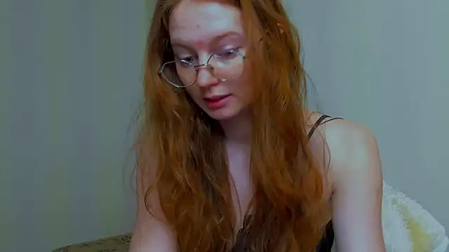 Snapshot of Fire_Luna chatting on March 3, 2026, 5:35 am Fire Luna online show from March 3, 2026, 5:35 am